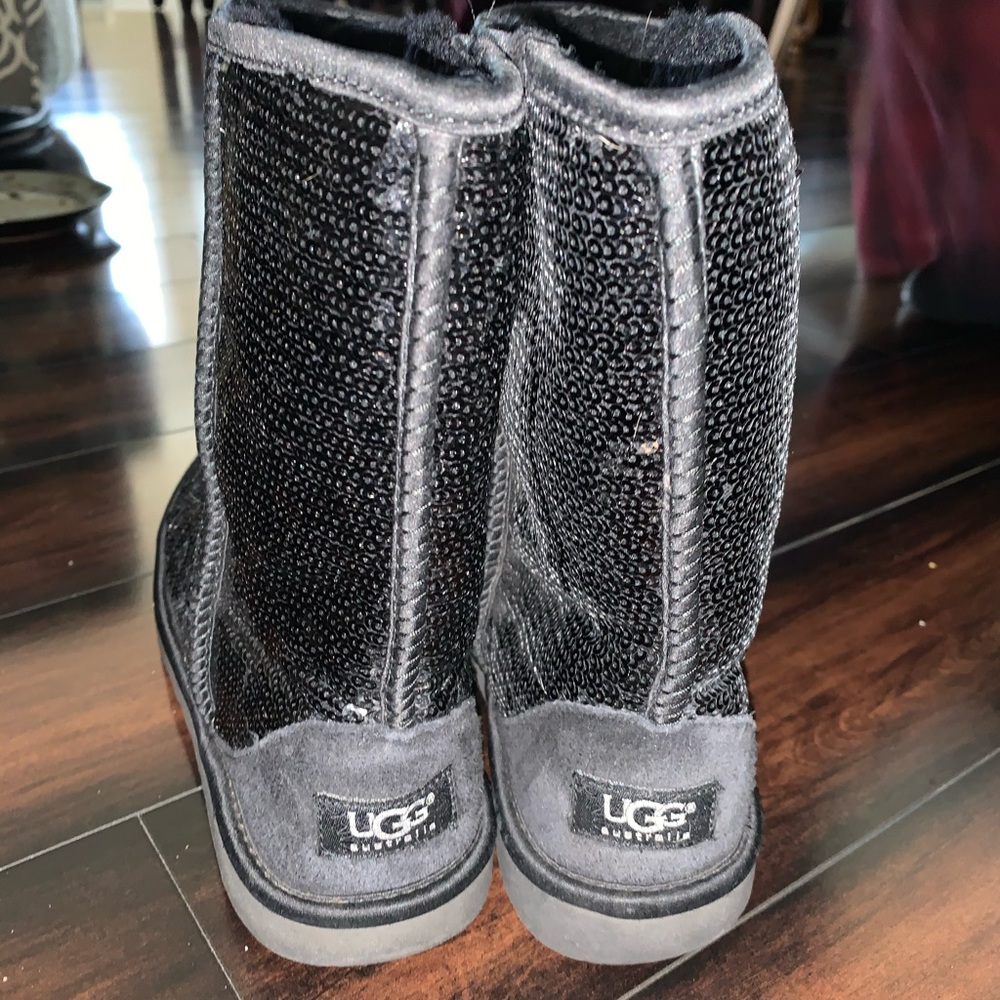Black uggs